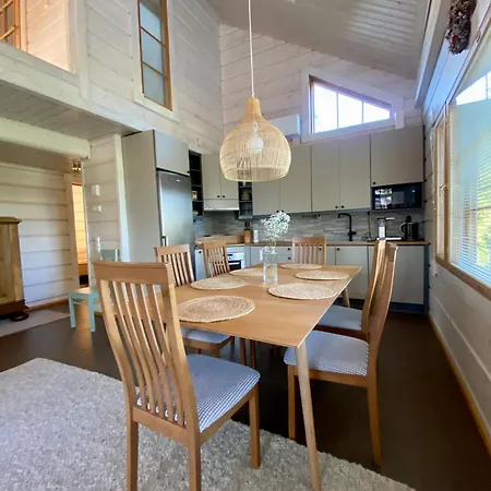 Hirsihuvila Kolilla, Lumme Villa *