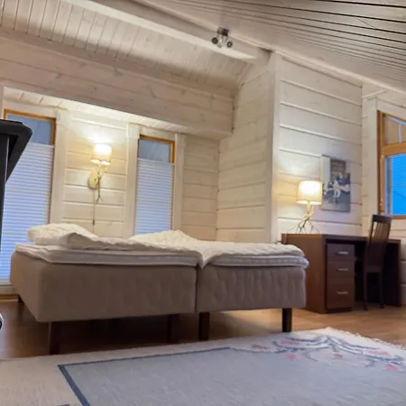 Hirsihuvila Kolilla, Lumme Villa *