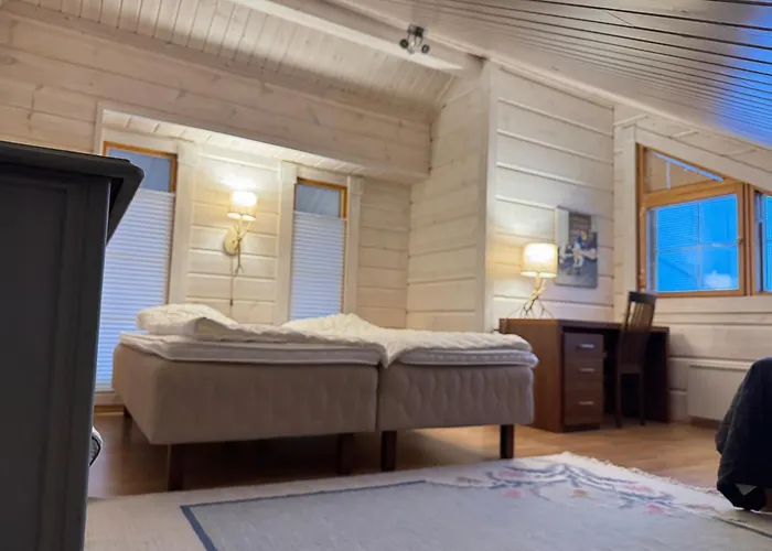 Hirsihuvila Kolilla, Lumme Villa *